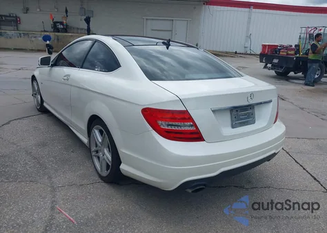 2012 Mercedes-Benz C 250 из США, поврежденный, VIN WDDGJ4HB4CF756706